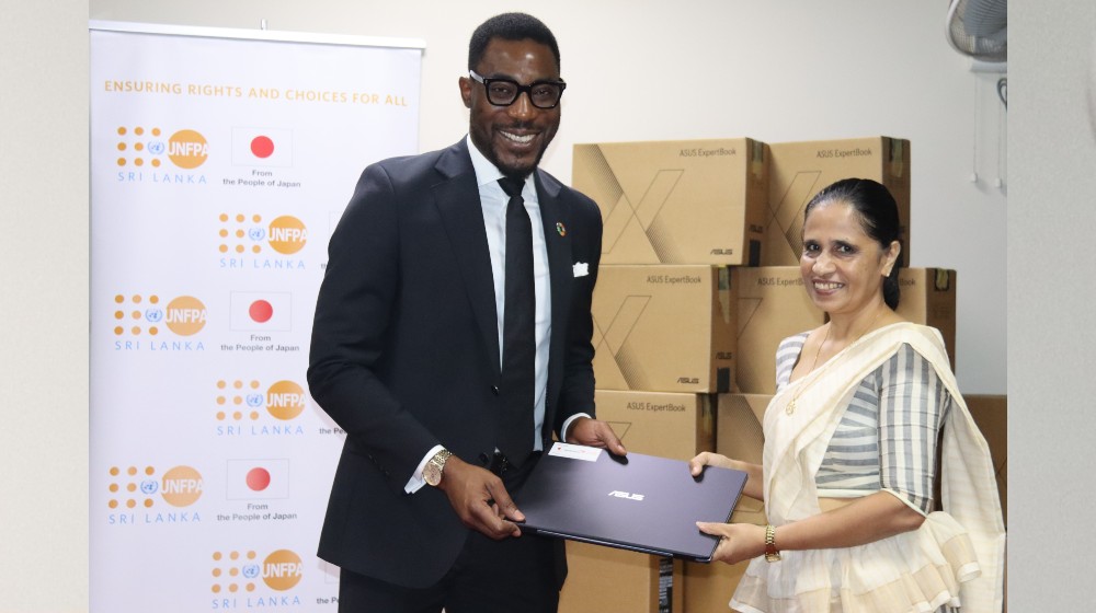 Kunle Adeniyi, UNFPA Sri Lanka Representative handed over the laptops to Ms. Yamuna Perera, Secretary to the Ministry of Women and Child Affairs